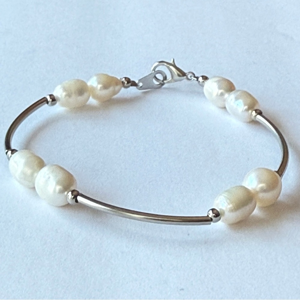 Fresh water Pearls and Silver Bracelet with Minimalist Design